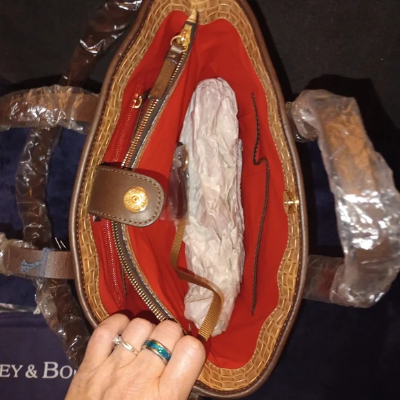 NWT Dooney & Bourke Liliana Weaved Leather bag W/ matching wristlet & Dust bag - Picture 9 of 16